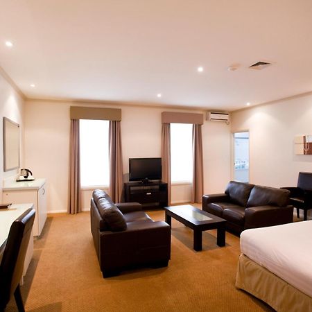 Beau Monde International Hotel Doncaster East Стая снимка