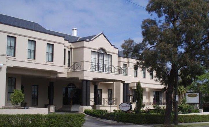 Beau Monde International Hotel Doncaster East Екстериор снимка
