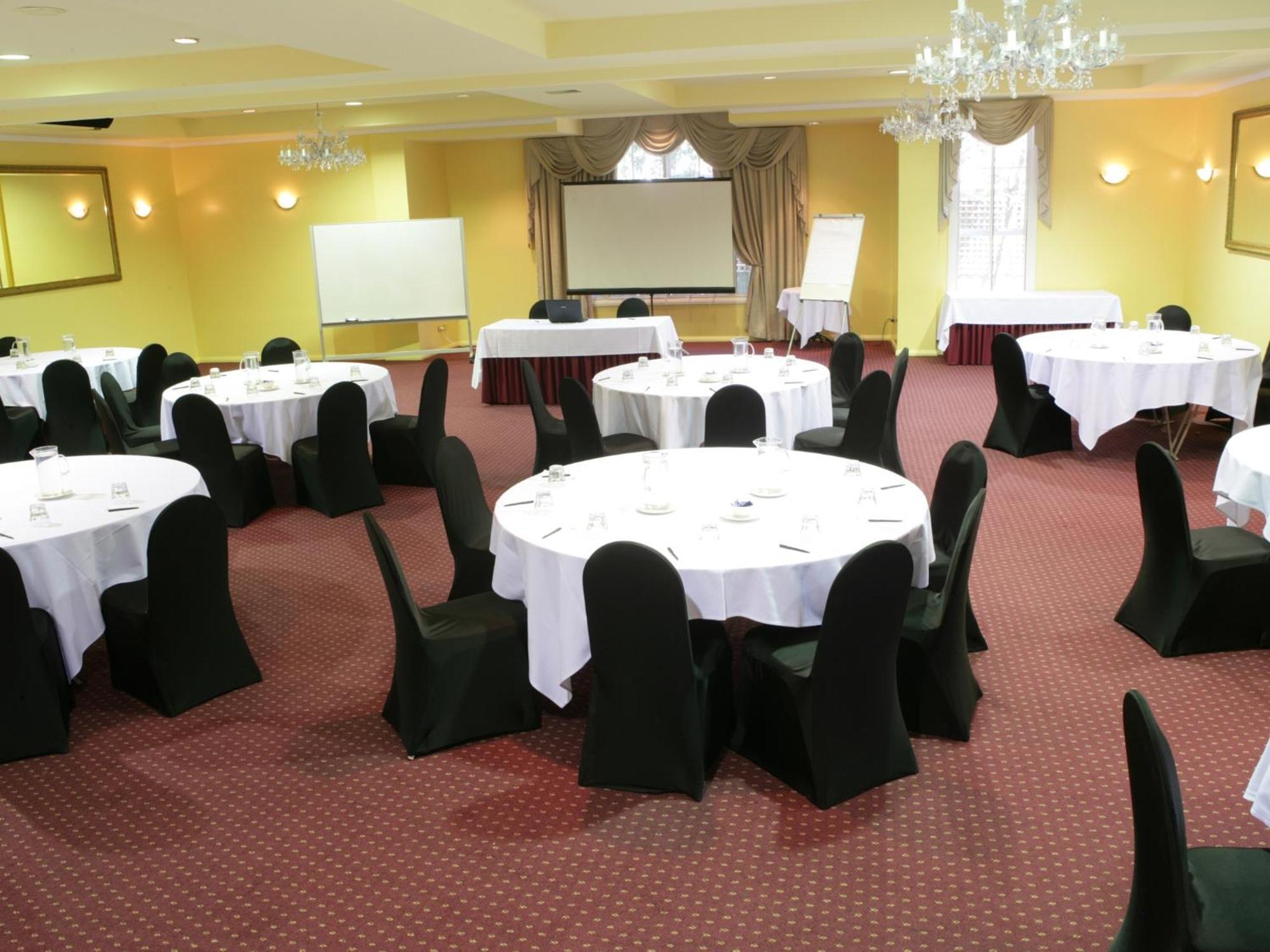Beau Monde International Hotel Doncaster East Екстериор снимка