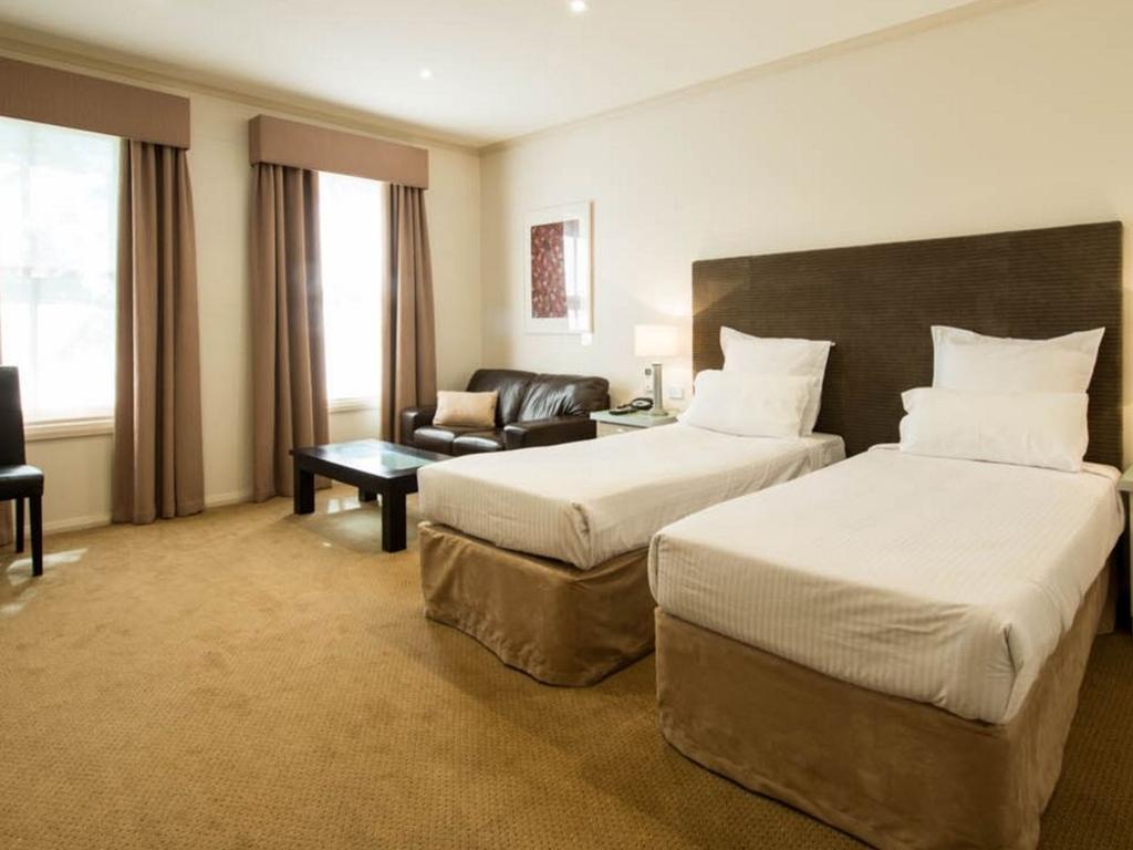 Beau Monde International Hotel Doncaster East Стая снимка