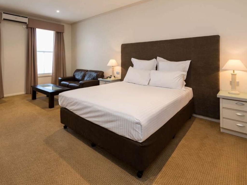 Beau Monde International Hotel Doncaster East Стая снимка
