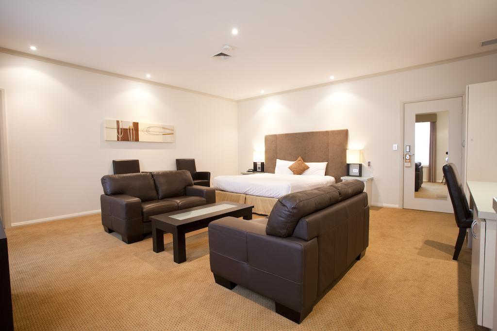 Beau Monde International Hotel Doncaster East Екстериор снимка