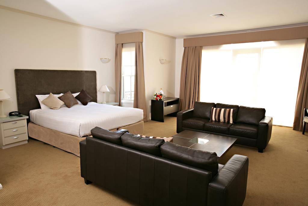 Beau Monde International Hotel Doncaster East Стая снимка
