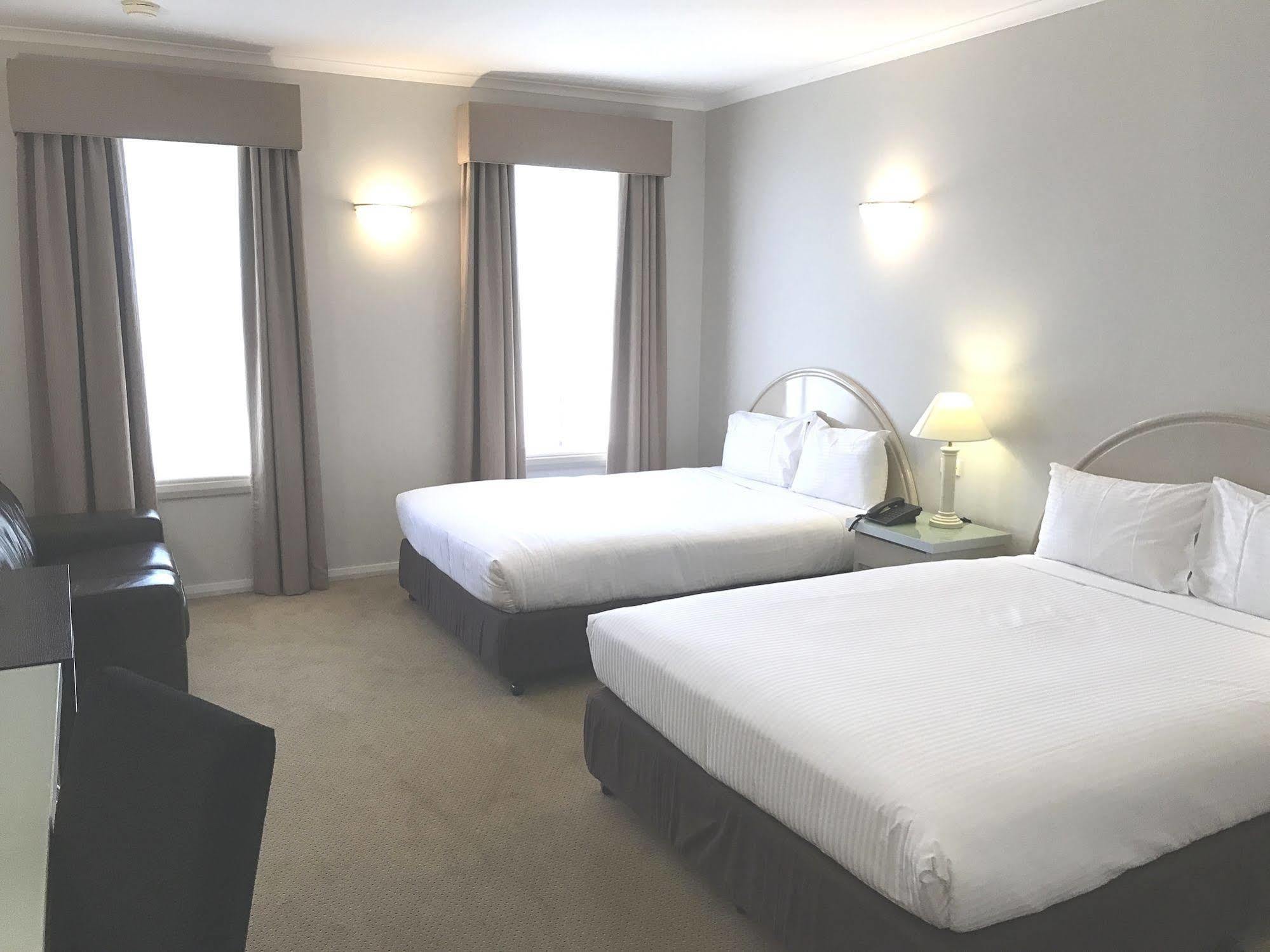 Beau Monde International Hotel Doncaster East Екстериор снимка