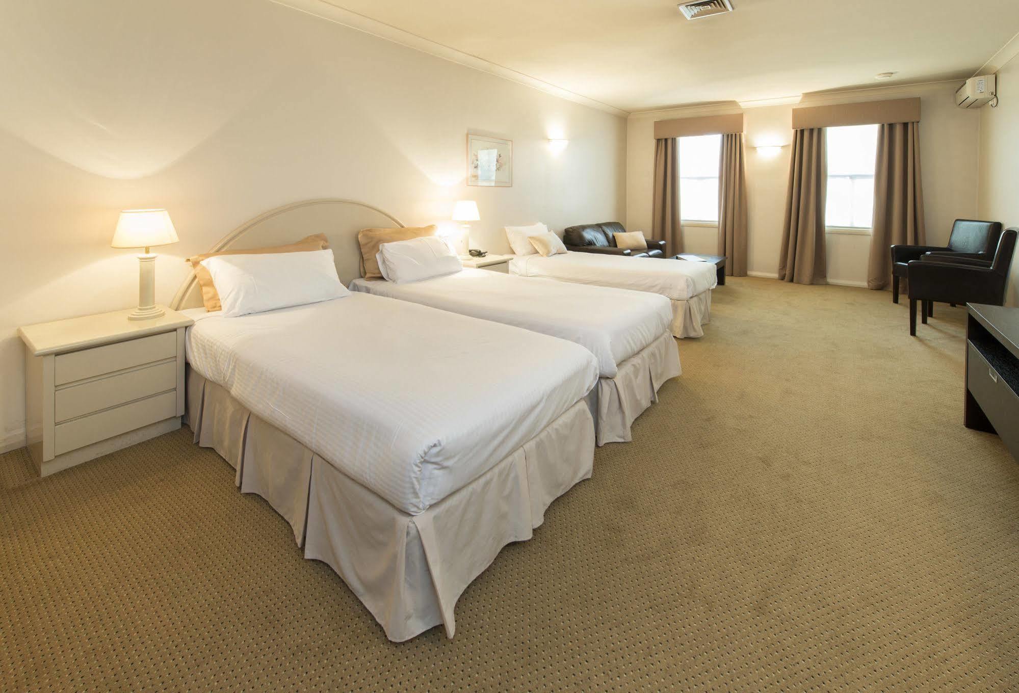 Beau Monde International Hotel Doncaster East Екстериор снимка