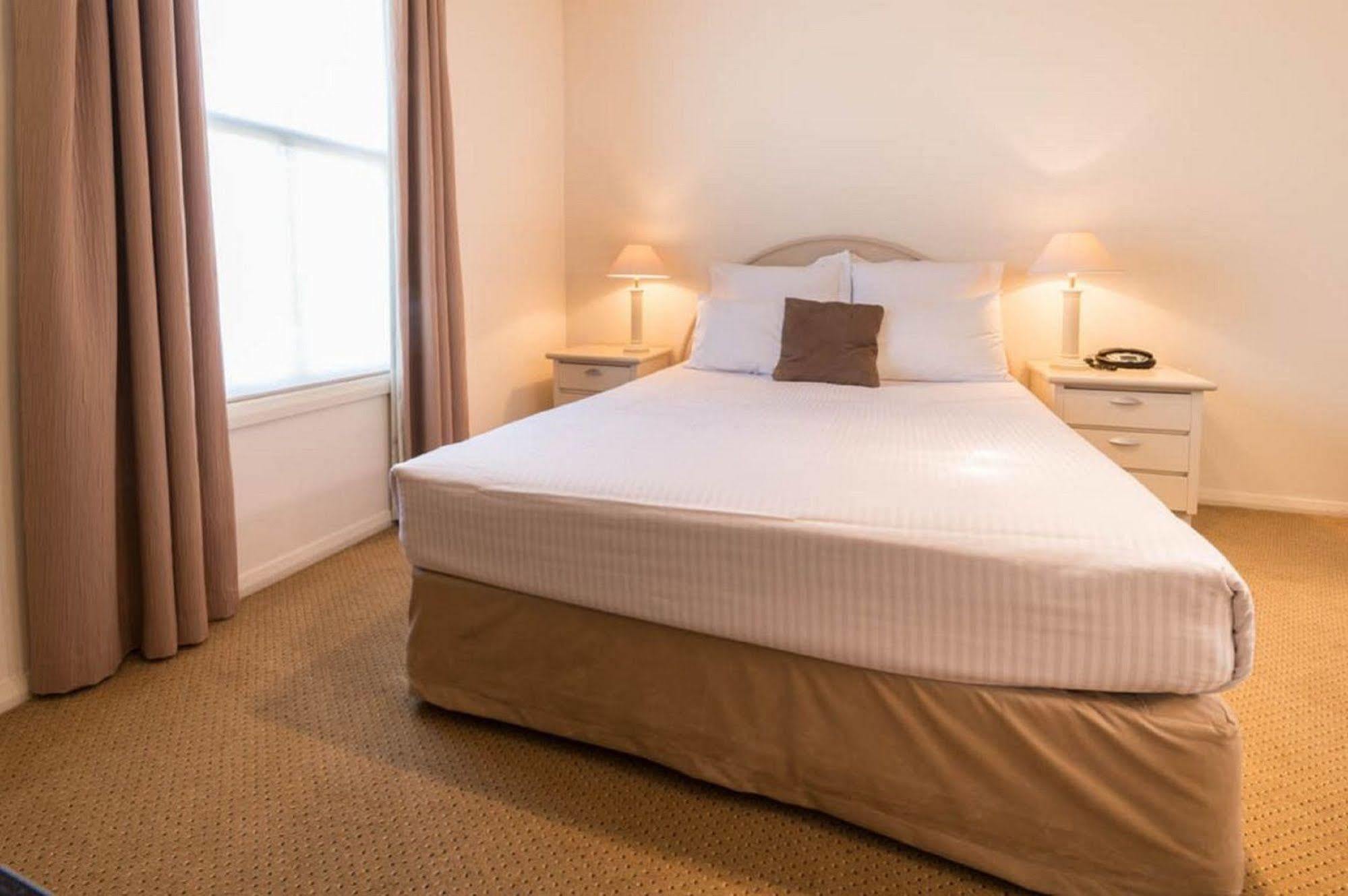 Beau Monde International Hotel Doncaster East Екстериор снимка