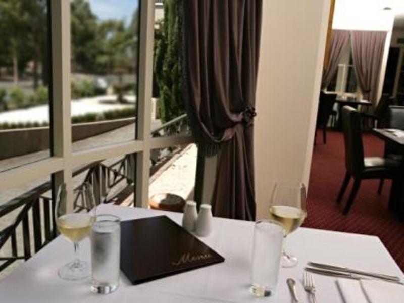 Beau Monde International Hotel Doncaster East Екстериор снимка