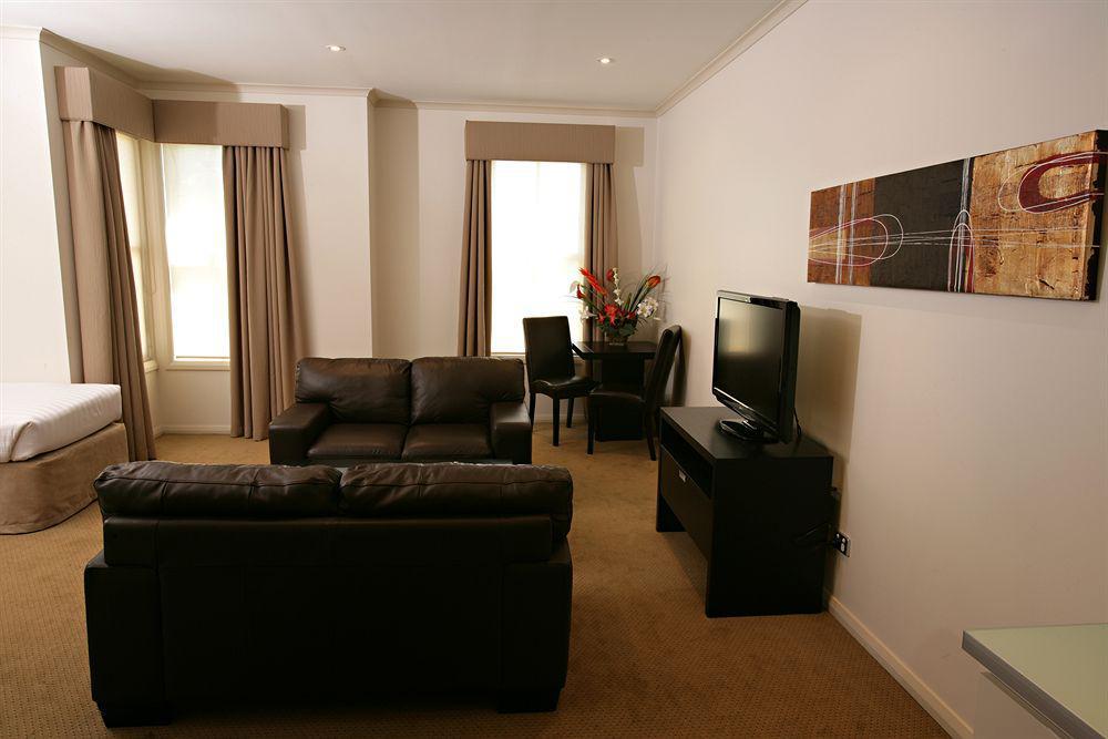 Beau Monde International Hotel Doncaster East Екстериор снимка